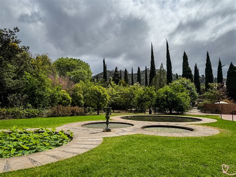 Vue panoramique d'un jardin botanique historique à Rueil-Malmaison