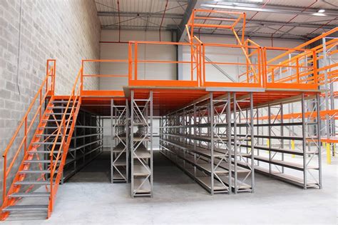 Photo d'équipe travaillant sur une plateforme de stockage