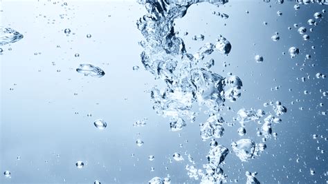 Exemples de récipients pouvant contenir de l'eau stagnante