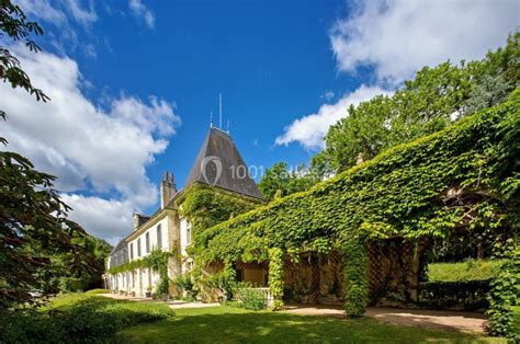 Façade du Gîte La Dune au Lierre sous un ciel bleu