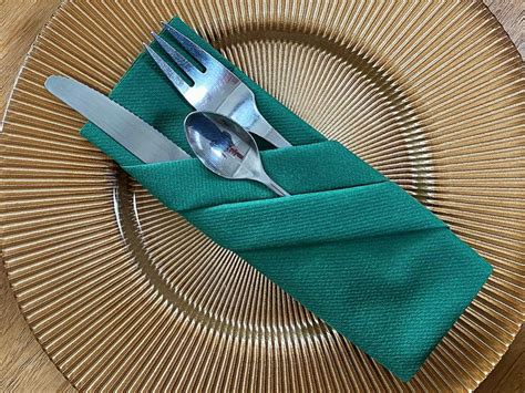 Pliage de serviette pochette pour couverts