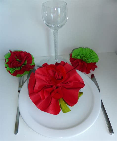 Pliage de serviette en forme de fleur