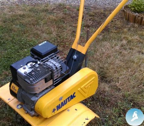 Motobineuse Nautac 54 AR en action