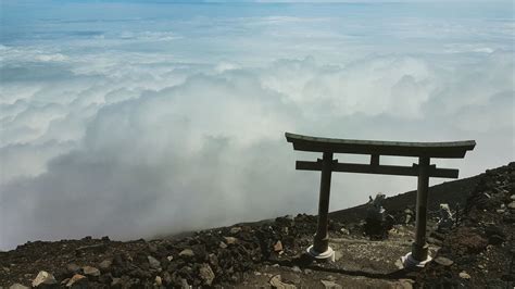 Vue des nuages depuis le sommet du Mont Fuji