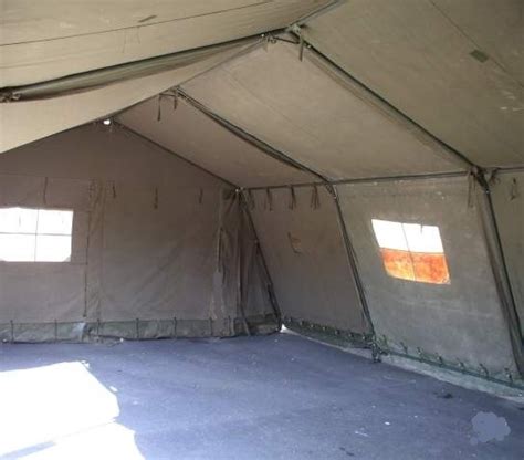 Tente militaire en toile