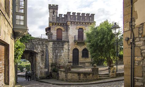 La Porte de Santa Maria et les remparts médiévaux de Fontarrabie