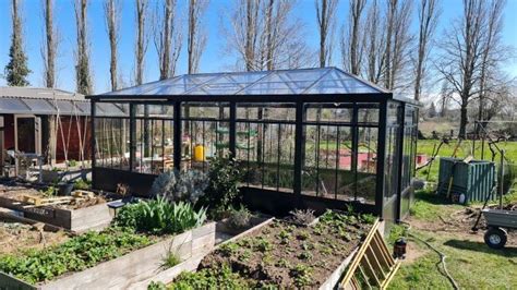 Serre horticole moderne