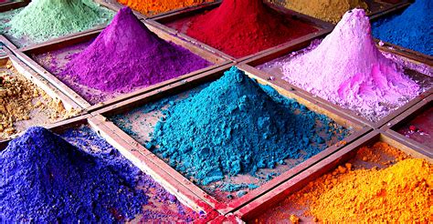 Infographie comparant les propriétés des colorants végétaux et des pigments synthétiques