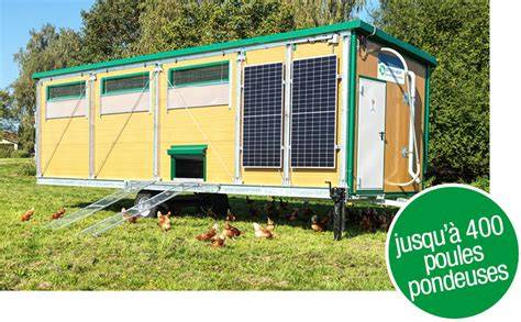 Schéma d'intégration d'un poulailler mobile avec une butte permacole