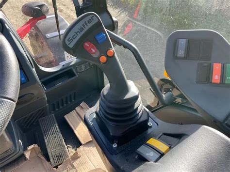 Vue détaillée de la cabine et du joystick de contrôle Bobcat