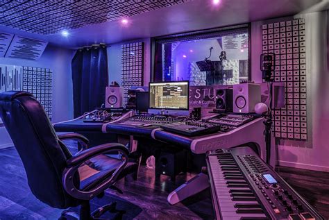 Vue d'ensemble d'un studio de production musicale moderne