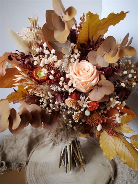 Bouquet d'hortensias séchés, aux teintes automnales