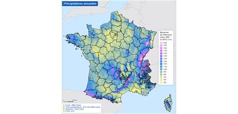 Carte illustrant les précipitations moyennes annuelles en France, pour contextualiser les besoins en eau des arbres fruitiers.