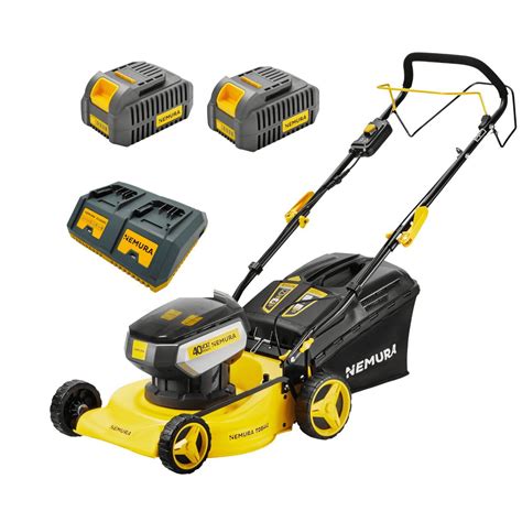 Tondeuse à batterie dans un jardin résidentiel
