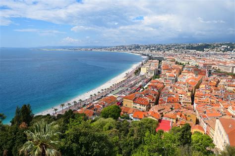 Vue panoramique de Nice et de ses environs accessibles en voiture