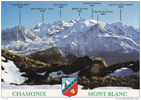 Panorama des sommets alpins et cordée en progression sur une arête