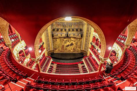 Extérieur du Caf'Conc' à Châtelet, Paris