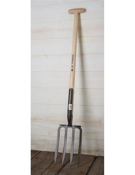 Comparaison entre une bêche traditionnelle et une fourche-bêche