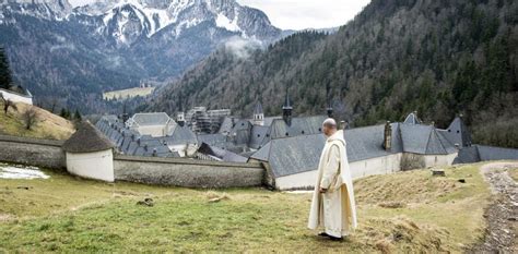 Moines fabriquant de la Chartreuse