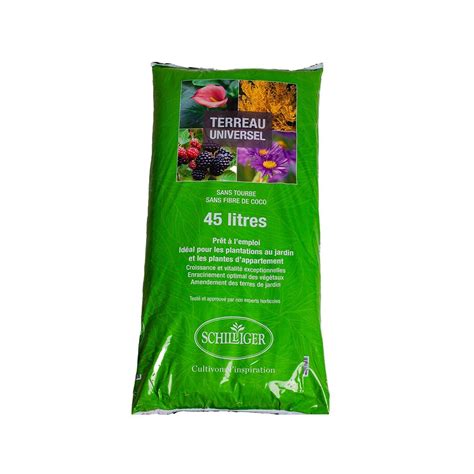 Comparaison visuelle de la texture d'un terreau classique et d'un terreau sans tourbe