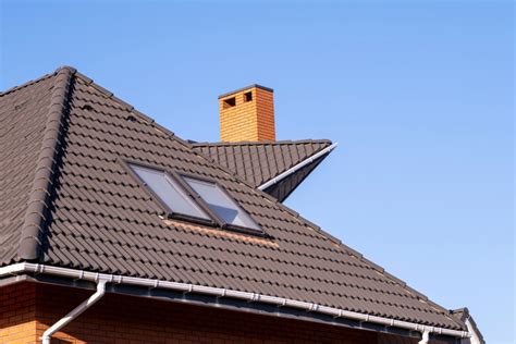 Maison avec une toiture bien entretenue