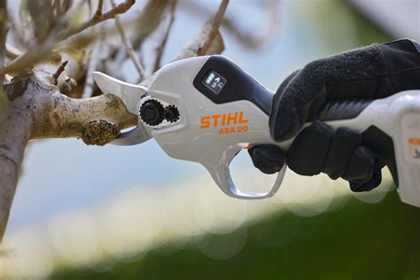 Sécateur Stihl ASA 20 en action