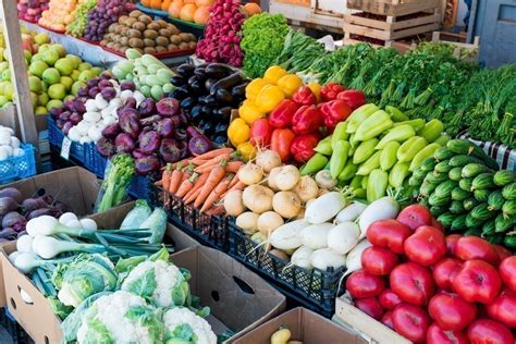 Marché de producteurs avec des fruits et légumes