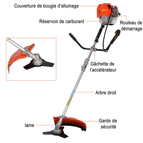 Débroussailleuse coupant des ronces épaisses avec sa lame