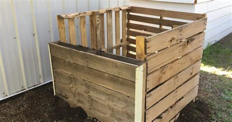 composteur en palettes de bois avec porte