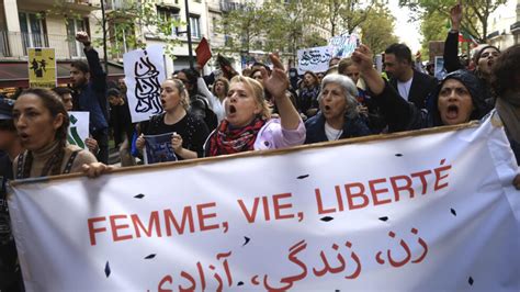 Des femmes iraniennes manifestant