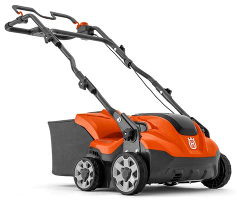 Scarificateur Husqvarna S400 en action