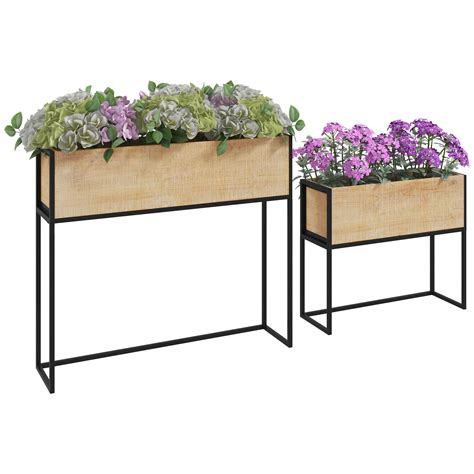 Comparaison de différentes tailles de jardinières sur pieds