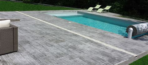Différents types de revêtements pour plage de piscine