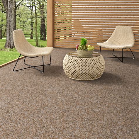 Tapis gazon beige aspect bouclette sur une terrasse moderne