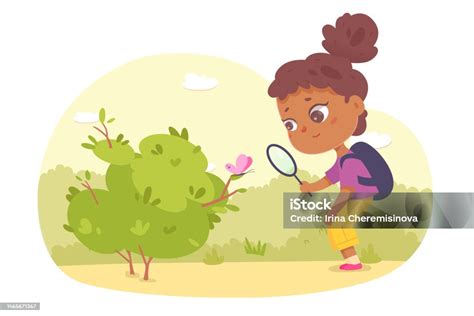 Enfant regardant une plante