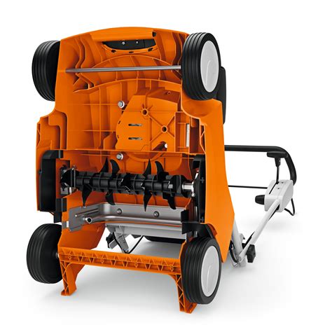 Vue détaillée du moteur et du système de lames du scarificateur thermique STIHL RL 540