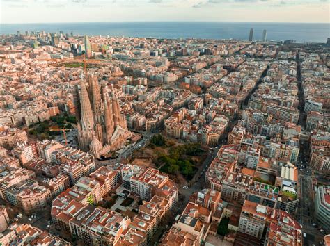 Vue panoramique du paysage urbain et résidentiel de Bormes-les-Mimosas