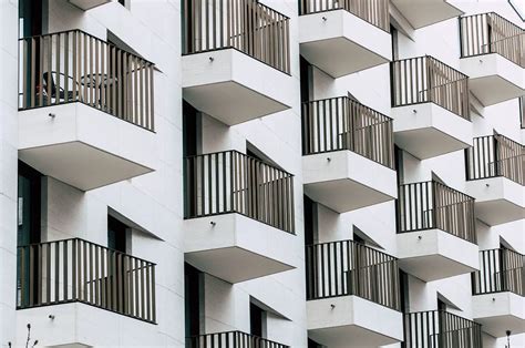Illustration des règles d'usage d'un balcon en copropriété