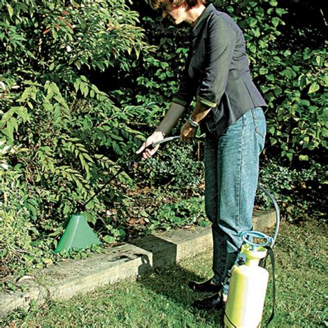 Pulvérisateur avec cloche pour désherbage ciblé