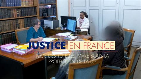 illustration d'un juge des tutelles et d'un mandataire judiciaire discutant
