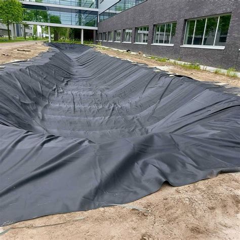 Infographie sur l'installation d'un géotextile et d'une bâche EPDM