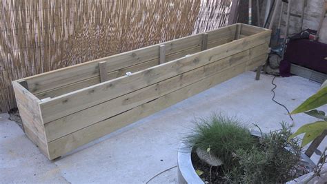 Exemples de jardinières en bois dans différents styles