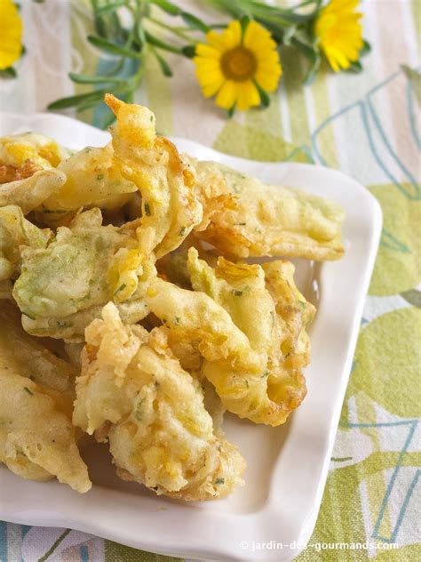 Assiette de beignets de fleurs de courgettes