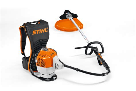 Débroussailleuse STIHL en position de maintenance