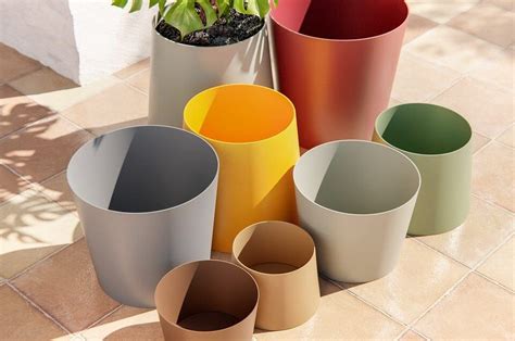 pots de différentes tailles et matériaux