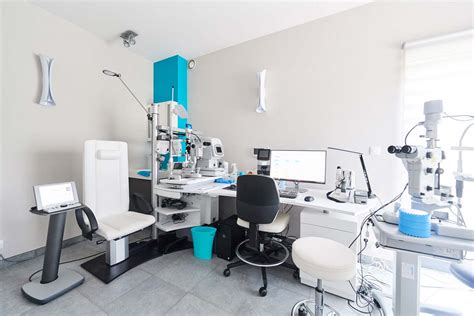Équipement moderne d'un cabinet d'ophtalmologie