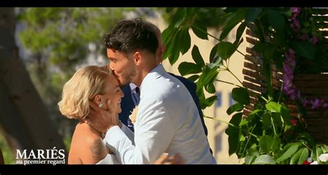 Lise et Mathieu dans leur domaine, illustrant l'esprit d'accueil et de partage