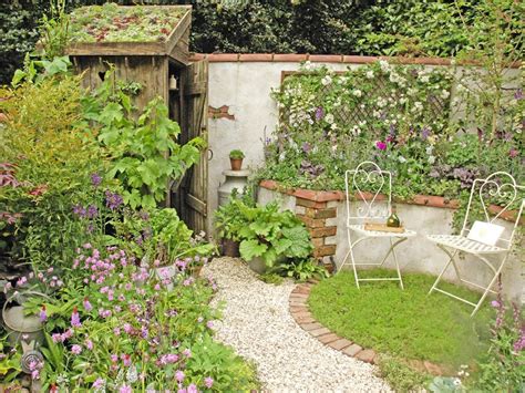 Paysage bucolique et jardin potager ensoleillé
