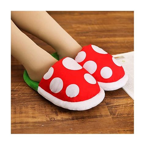 Une paire de chaussons Mario Plante confortables et amusants