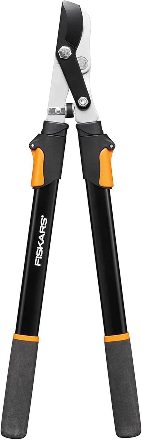 Sécateur télescopique Fiskars en action